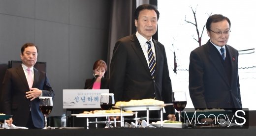 [머니S포토] 소상공인 신년회 참석한 3당 대표들