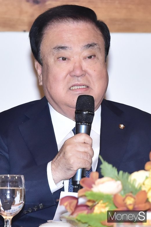 [머니S포토] '초월회' 간담회, 발언하는 문희상