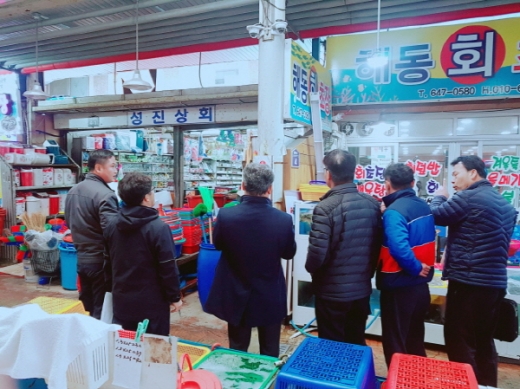 지난해 12월 실시한 통영중앙시장 현장점검. /사진=경남도
