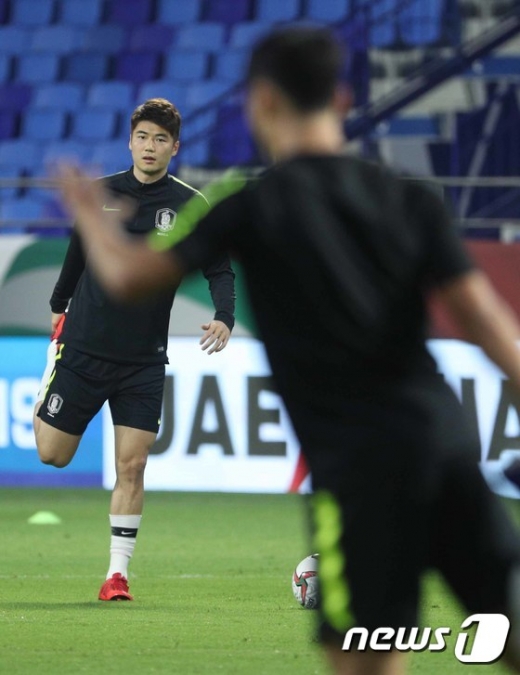 대한민국 축구대표팀 기성용이 2019 아시아축구연맹(AFC) 아시안컵 필리핀과의 경기를 하루 앞둔 6일 오후(현지시간) 아랍에미리트 두바이 알 막툼 스타디움에서 훈련을 하고 있다./사진=뉴스1