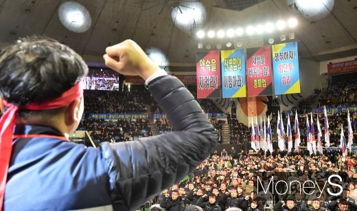 [머니S포토] 파업 돌입한 국민은행 노조, 국민들 반응은?