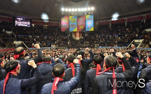 [머니S포토] 학생체육관에 울린 5000여명 노조 투쟁