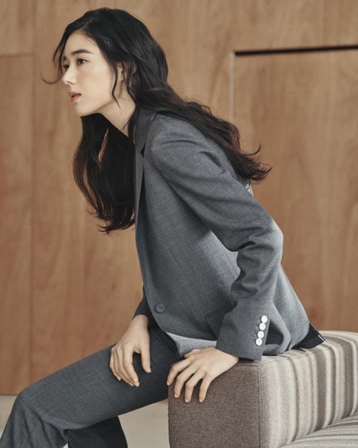 [★화보] 정은채, 간절기 나들이 스타일링 제안