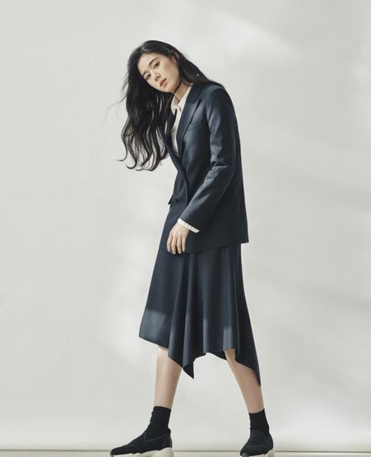 [★화보] 정은채, 간절기 나들이 스타일링 제안