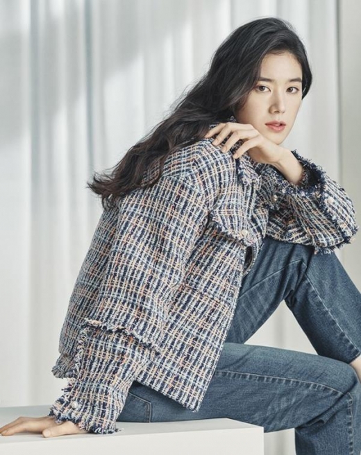 [★화보] 정은채, 간절기 나들이 스타일링 제안