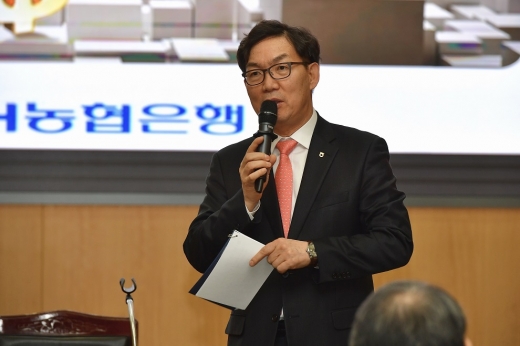 이대훈 NH농협은행장이 지난 8일 농협은행 본점 대회의실에서 개최된 '2019년 경영목표 달성회의'에 참석해 당부의 말을 전하고 있다./사진=NH농협은행