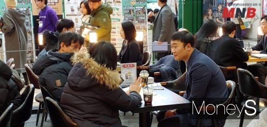 / 창업박람회 상담모습 (사진=강동완 기자) @머니S MNB, 식품 외식 유통 · 프랜차이즈 가맹 & 유망 창업 아이템의 모든 것