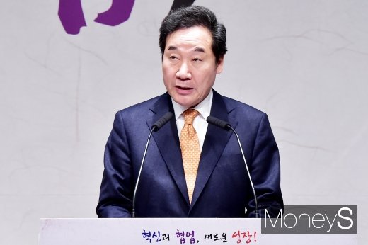 [머니S포토] 중소기업인 신년 축사 전하는 이낙연 총리