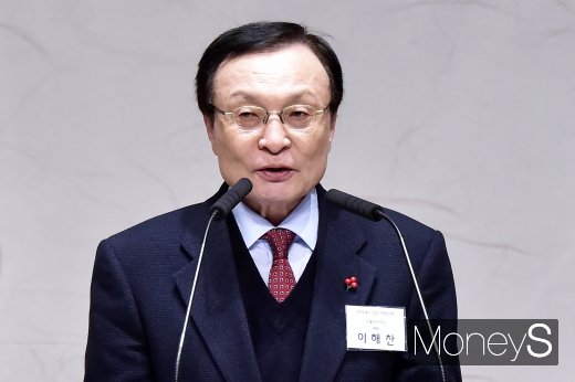 [머니S포토] 신년 축사 전하는 이해찬