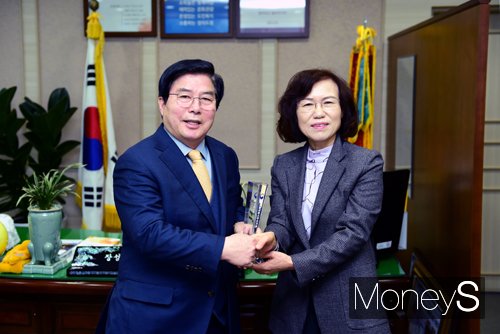 유두석 장성군수와 김지숙 광주지방조달청장. /사진=장성군 제공