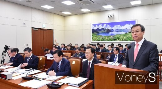 [머니S포토] 남북경협 특위, 도종환 장관 업무보고