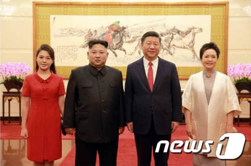 북한 노동신문이 지난해 6월 20일 김정은 국무위원장이 시진핑 중국 국가주석과 중국 베이징에서 단독회동을 갖고 양국의 '전략·전술적 협동'을 강화하는 문제를 논의했다고 21일 보도했다./사진=뉴스1(노동신문)