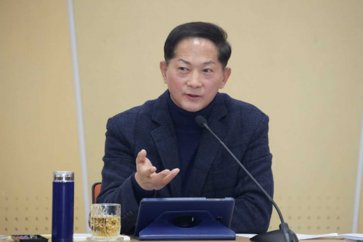 ▲ 종이 없는 간부회의 취지를 설명하는 이재준 시장. / 사진제공=고양시