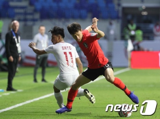 2019 AFC 아시안컵 조별예선 2차전 출전이 불투명해진 한국 축구 대표팀 미드필더 이재성(오른쪽). /사진=뉴스1