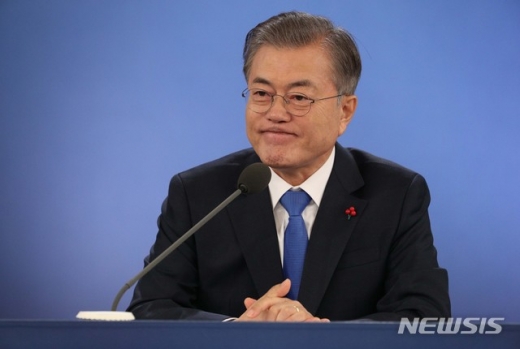 문재인 대통령이 10일 청와대 영빈관에서 '2019 문재인 대통령 신년기자회견'을 열어 기자들의 질문을 받고 있다./사진=뉴시스 박진희 기자