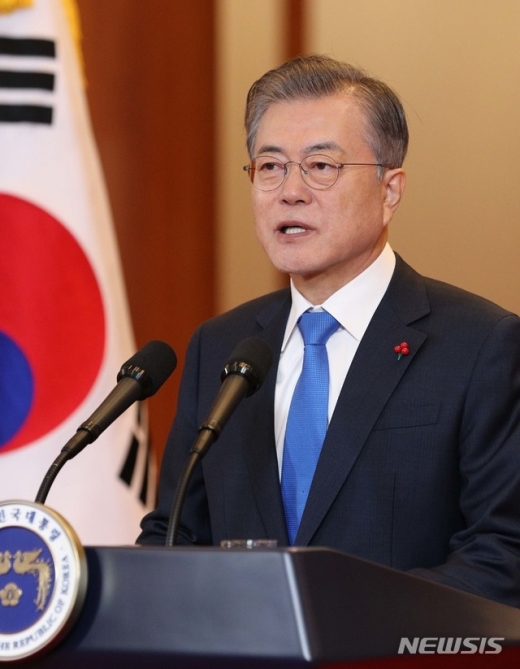 문재인 대통령이 10일 오전 청와대에서 열린 신년 기자회견을 진행하고 있다. /사진=뉴시스