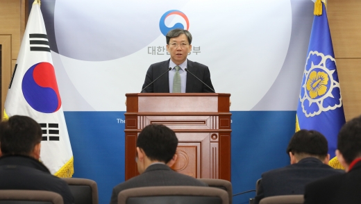 이련주 국무조정실 규제조정실장이 10일 정부세종청사에서 규제 샌드박스 추진상황과 향후 계획에 대해 설명하고 있다. /사진=뉴시스