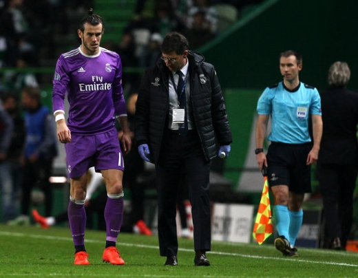 2016-2017시즌 UEFA 챔피언스리그 조별예선 스포르팅 리스본전에서 치명적인 무릎 부상을 당한 가레스 베일(왼쪽). 총 84일 동안 경기에 나서지 못할 정도로 심각한 부상이었다. /사진=로이터