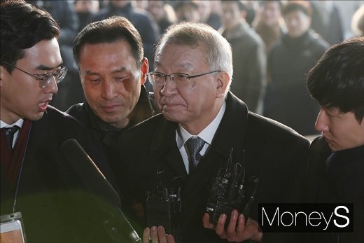 [머니S포토] '사법행정권 남용 의혹' 양승태, 서울중앙지검 출석