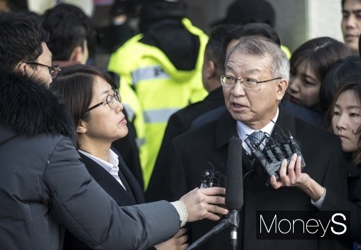 [머니S포토] 양승태, 대법원 앞 입장 발표