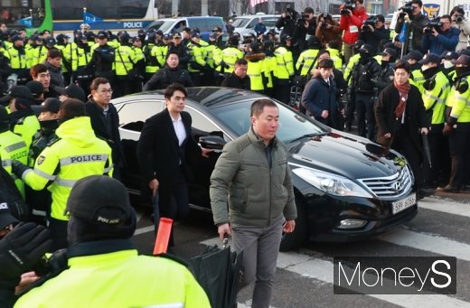 [머니S포토] 대법원 도착한 양승태