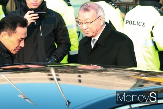 [머니S포토] 굳은 표정의 양승태