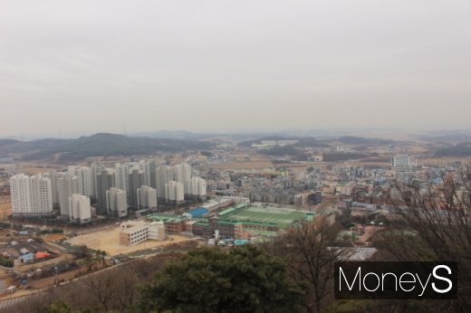 쌍봉산 정상에서 바라본 우정읍과 장안면. /사진=박정웅 기자