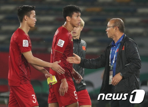 (오른쪽)박항서 베트남 축구 국가대표팀 감독. /사진=뉴스1 신웅수 기자