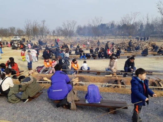 겨울축제에서 인기만점인 '구석기바비큐'. / 사진제공=연천군