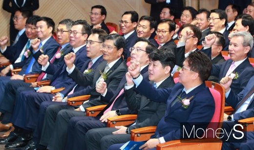 [머니S포토] 우리금융지주 출범을 축하하며