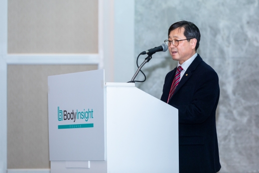 유영효 GC녹십자웰빙 대표가 지난 12일 서울 강남구 르메르디앙 호텔에서 열린 ‘바디인사이트’ 론칭 심포지엄에서 프로그램에 대한 설명을 하고 있다. /사진=GC녹십자웰빙