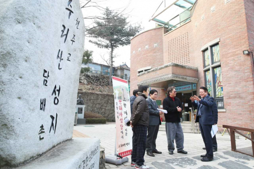 안양9동 수리산 성지를 방문한 최대호 안양시장. / 사진제공=안양시