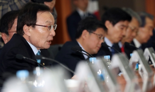이해찬 더불어민주당대표가 15일 서울 여의도 금융투자협회에서 열린 금융투자업계 현장방문 간담회에서 모두발언을 하고 있다. /사진=뉴스1