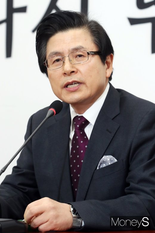 [머니S포토] 여의도 정치판 뛰어든 황교안