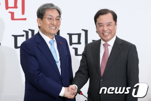 노영민 청와대 비서실장, 김병준 자유한국당 비상대책위원장./사진=뉴스1