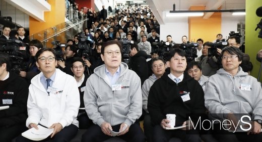 [머니S포토] 서울창업허브 현장간담회 참석한 최종구