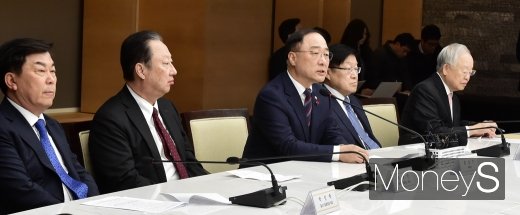 [머니S포토] 홍남기, 경제4단체장 만나 현안 논의