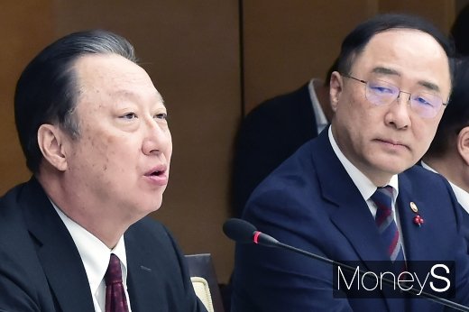 [머니S포토] 대한상의 발언 경청하는 홍남기 부총리