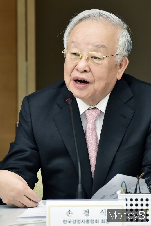 [머니S포토] 발언하는 손경식 경총 회장