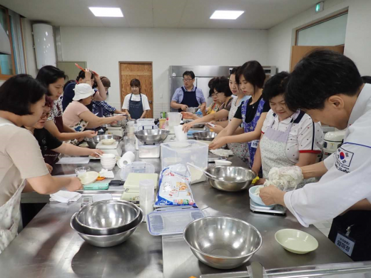 ▲ 제빵기능사 자격증 취득 교육 과정. / 사진제공=안성시