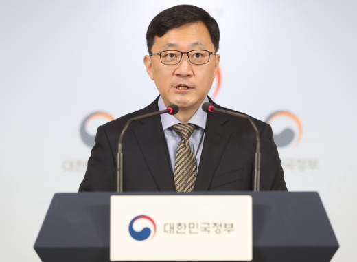 김정원 과학기술정보통신부 인터넷융합정책관이 17일 서울 종로구 정부서울청사에서 ICT 규제샌드박스 제도 시행 브리핑을 하고 있다. / 사진=뉴스1 허경 기자