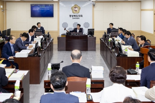 경상북도의회 교육위원회 회의 모습/사진=경상북도의회