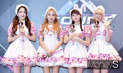 [머니S포토] 그레이시, 동화에 나올 듯한 깜찍무대 의상