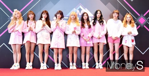 [머니S포토] 엠카 네이처, 핑크빛 물결의 요정들