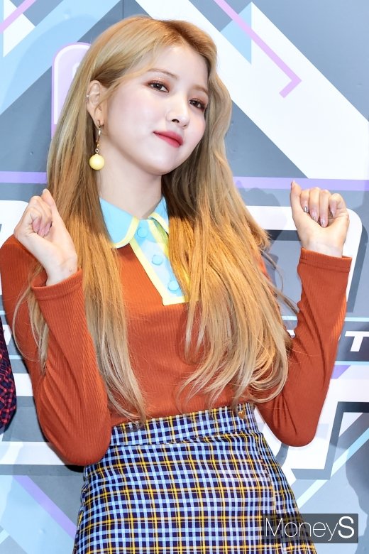 [머니S포토] 여자친구 소원, '두 주먹 부여잡고'