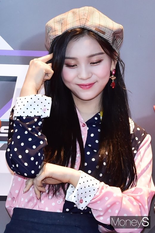 [머니S포토] 엠카 여자친구, 생각에 잠긴 엄지