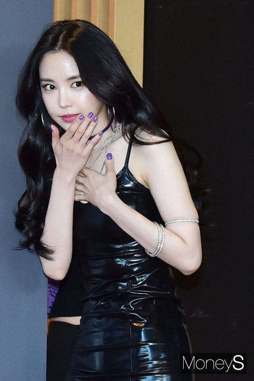 [머니S포토] 에이핑크 손나은, '수많은 취재진에 깜짝'
