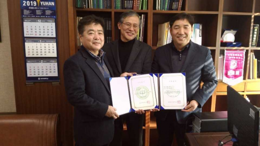 ▲ 파주시 법원읍 체육회, 율곡중·고 발전기금 기탁. / 사진제공=파주시