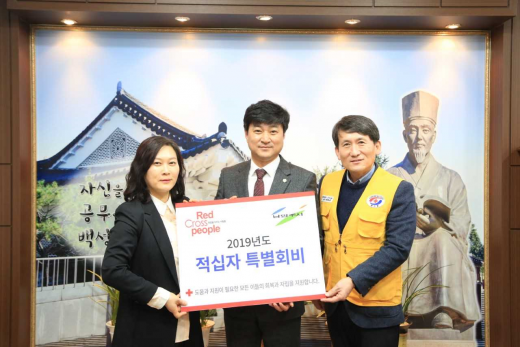 ▲ 남양주시의회, 2019년 적십자 특별회비 전달. / 사진제공=남양주시의회