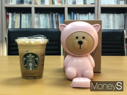 스타벅스 저금통의 돼지코는 탈부착이 가능하다. /사진=김경은 기자